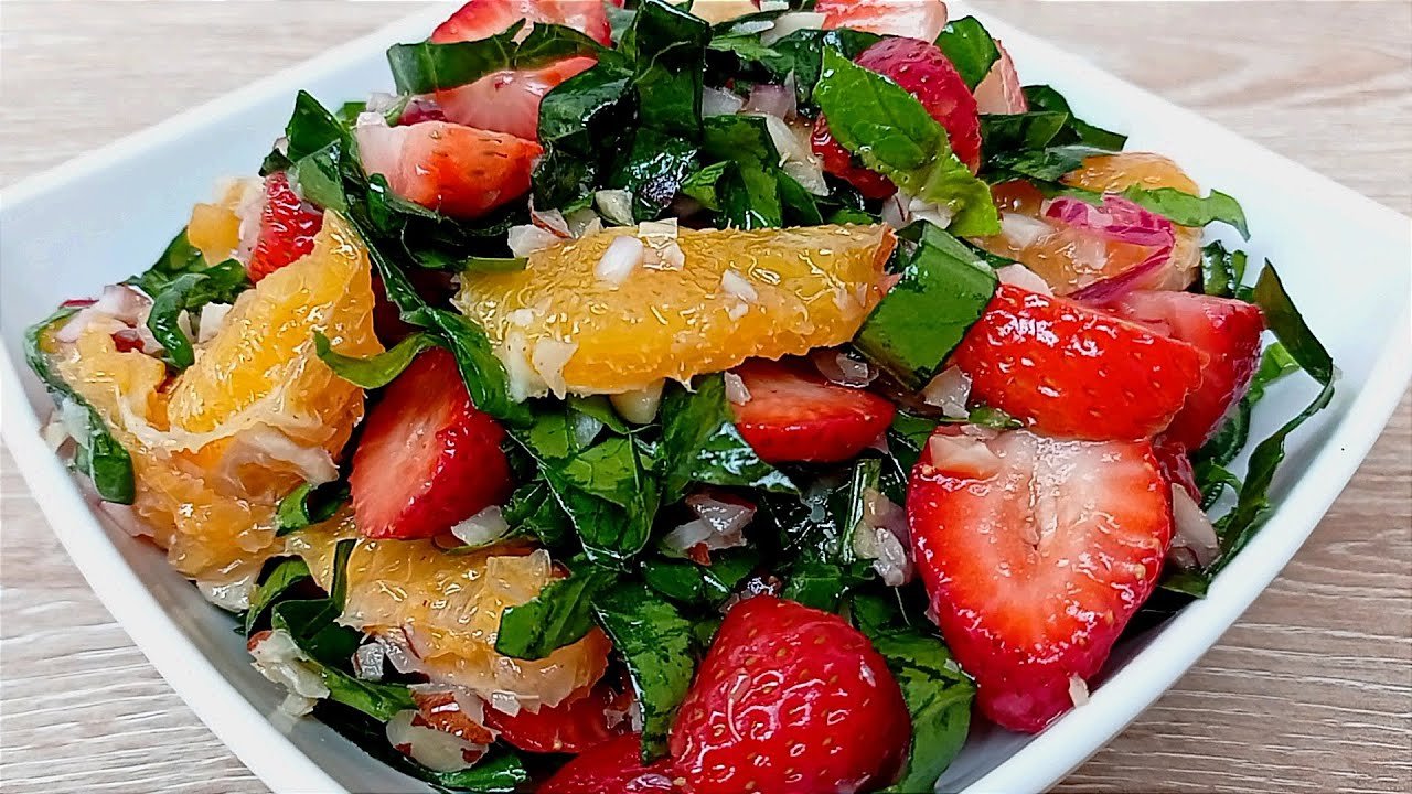 Receta de Ensalada fresca de espinacas y fresas