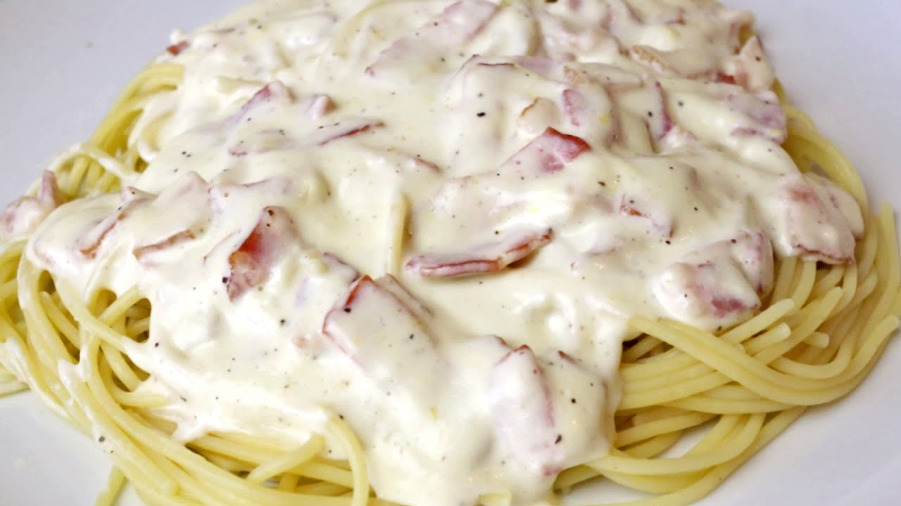 Receta de Espaguetis carbonara con nata y bacon