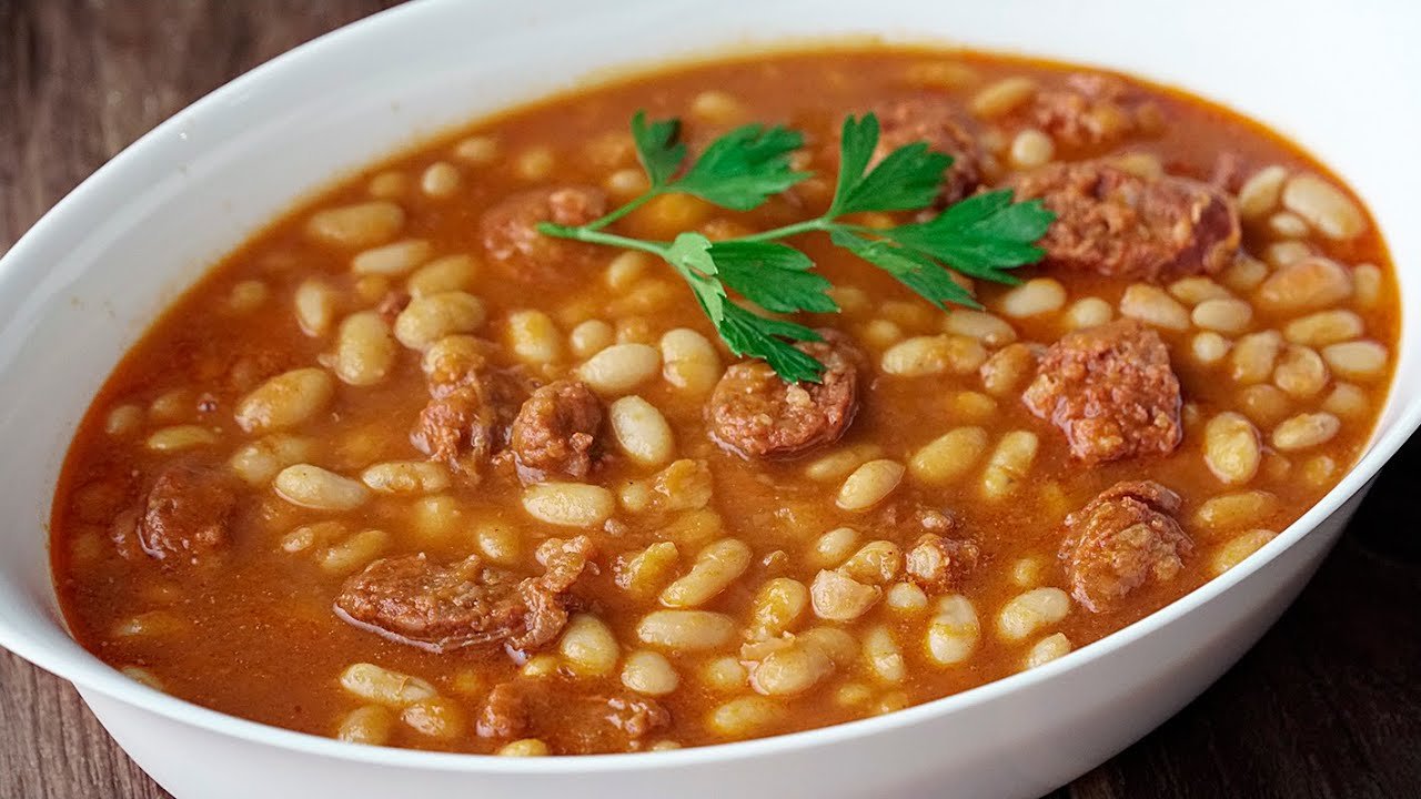 Receta de Frijoles blancos con tocino y chorizo