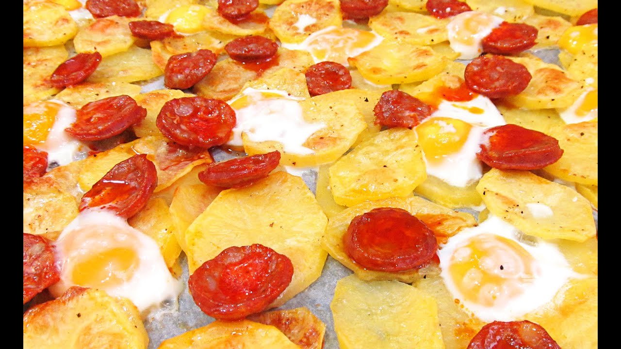 Receta de Huevos al horno con patatas y chorizo