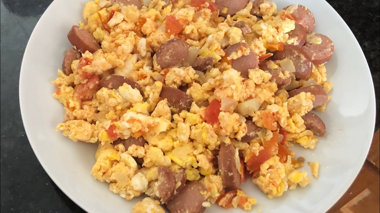 Receta de Huevos con salchichas y tomate