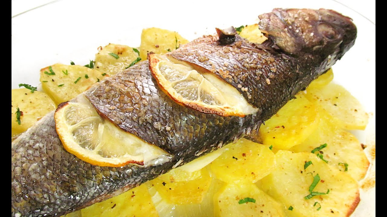 Receta de Lubina al horno entera con patatas