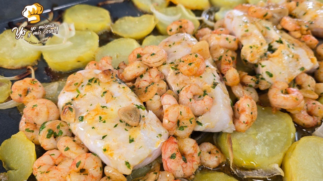 Receta de Merluza con gambas al ajillo