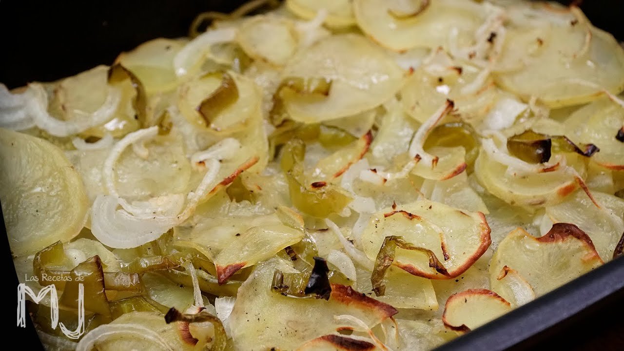 Receta de Patatas a lo pobre al horno con huevo