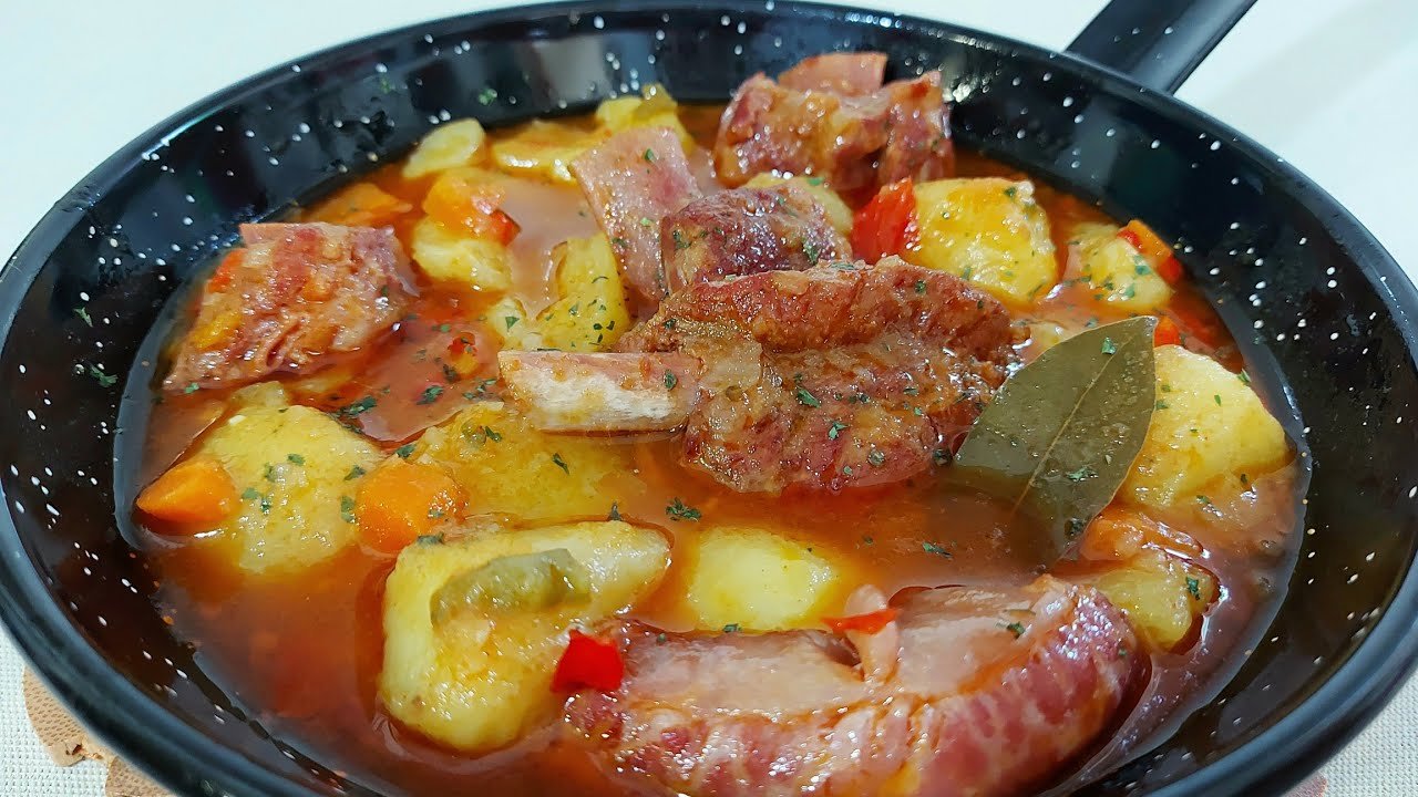 Receta de Patatas con costillas adobadas de la abuela