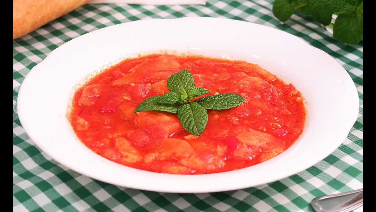 Receta de Sopa de tomate casera con pan