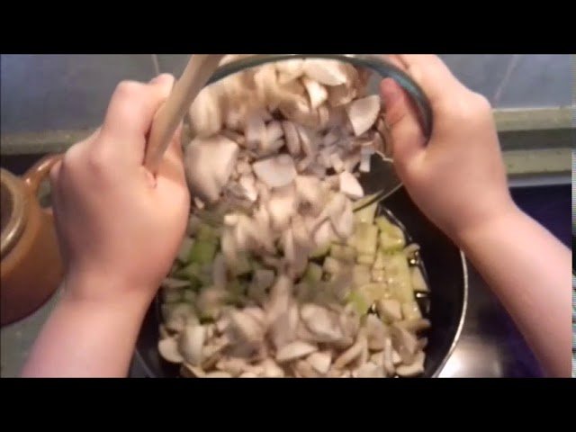 Receta de Tortilla de calabacín con champiñones