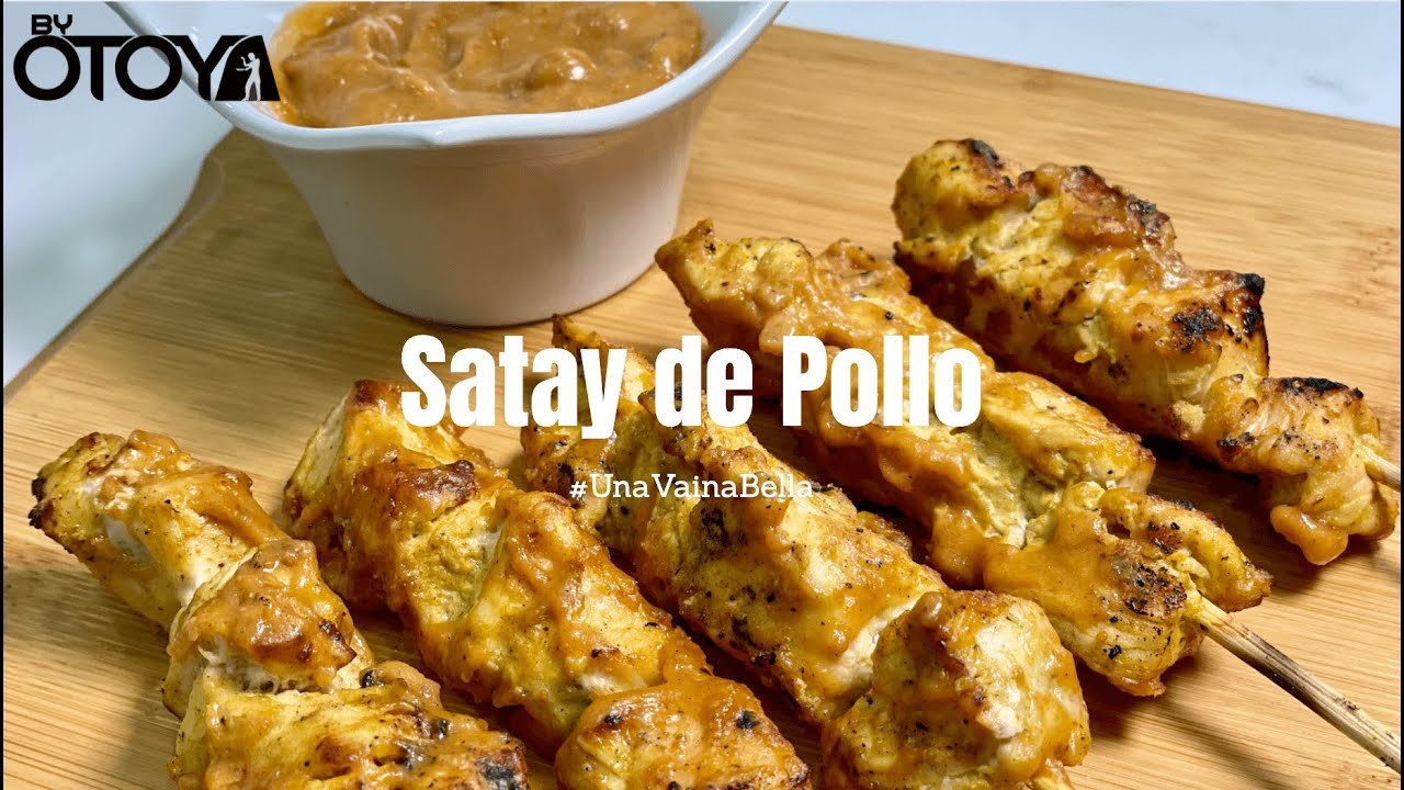 Satay de pollo