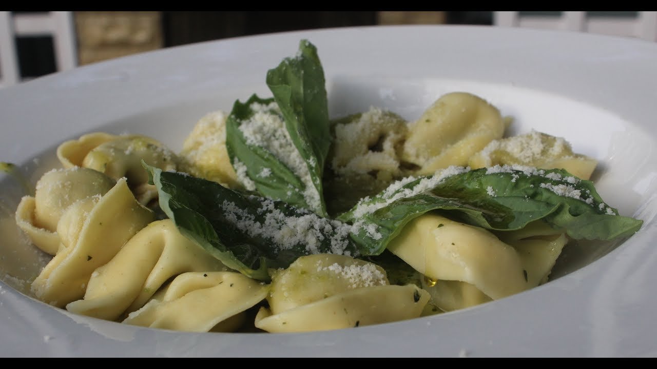 Tortellini con pesto