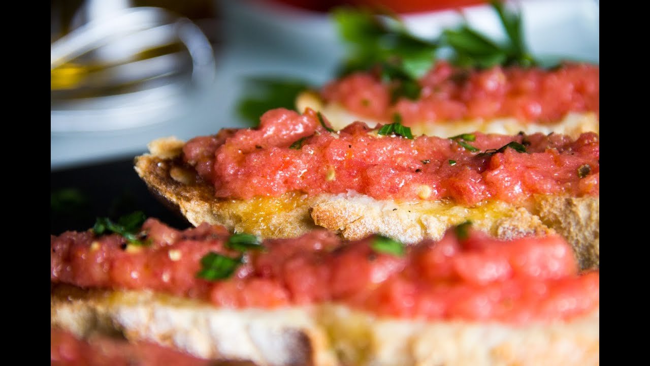 Tostada con tomate y aceite