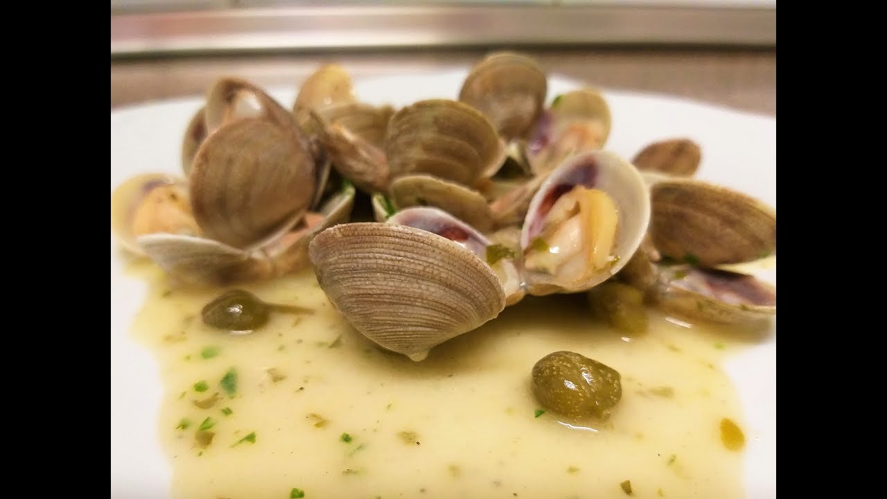Almejas con limón y alcaparras