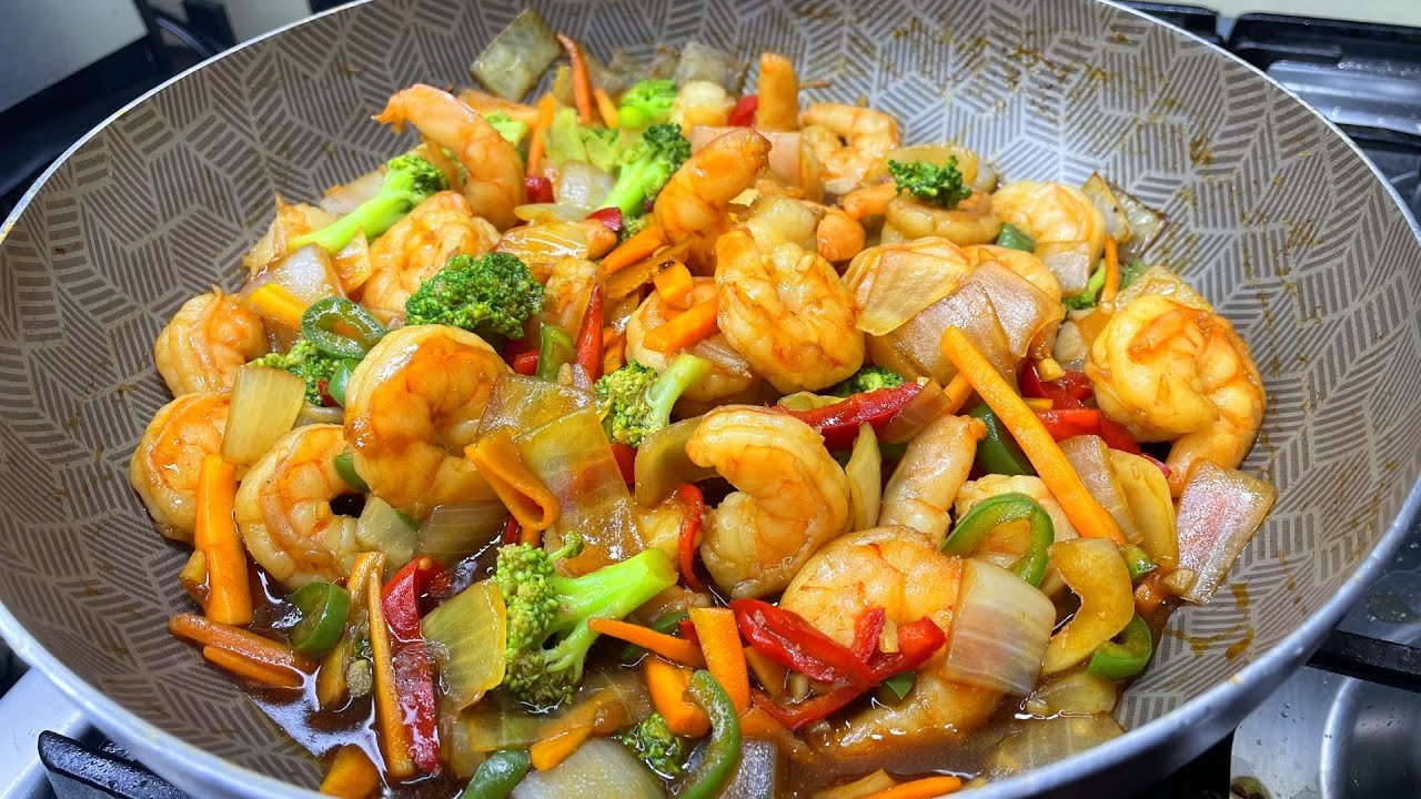 Camarones salteados con miso