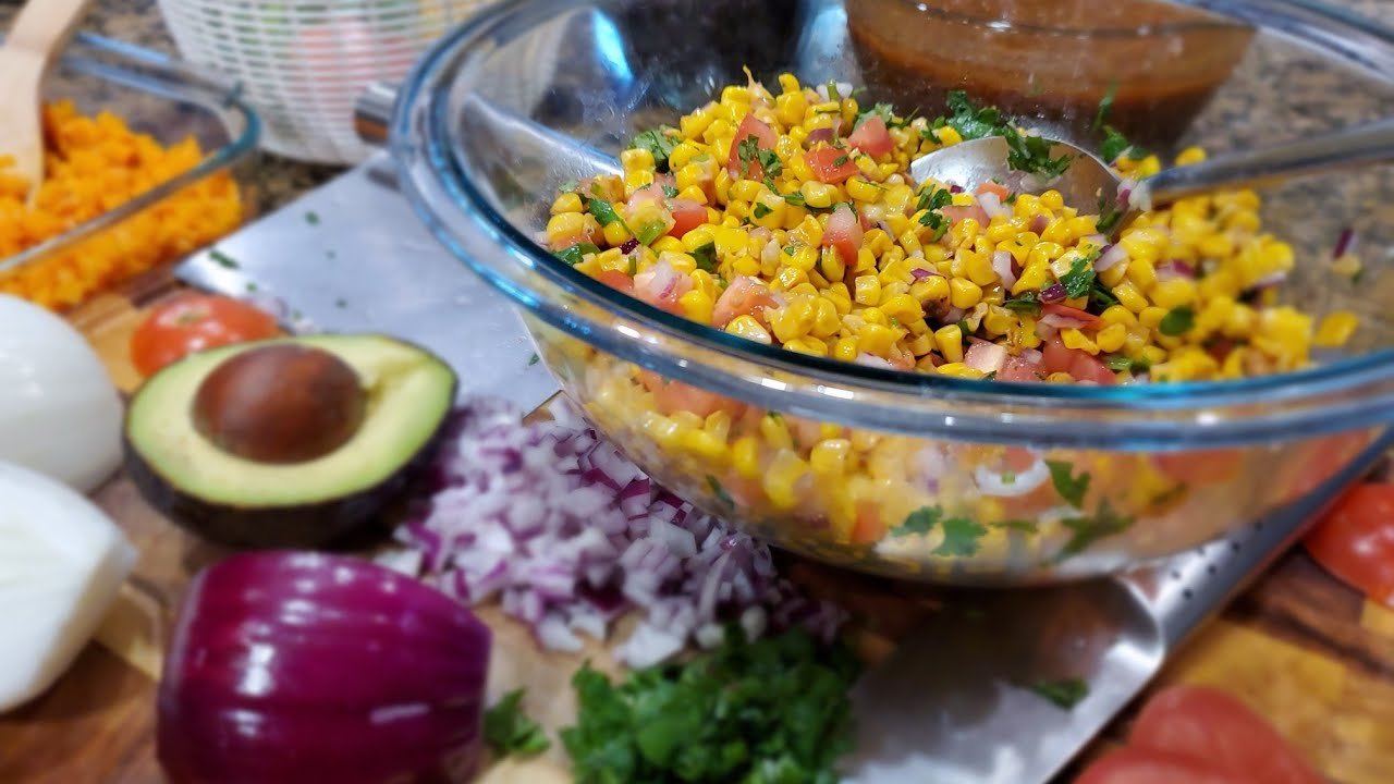 Elote asado con mayonesa y chile