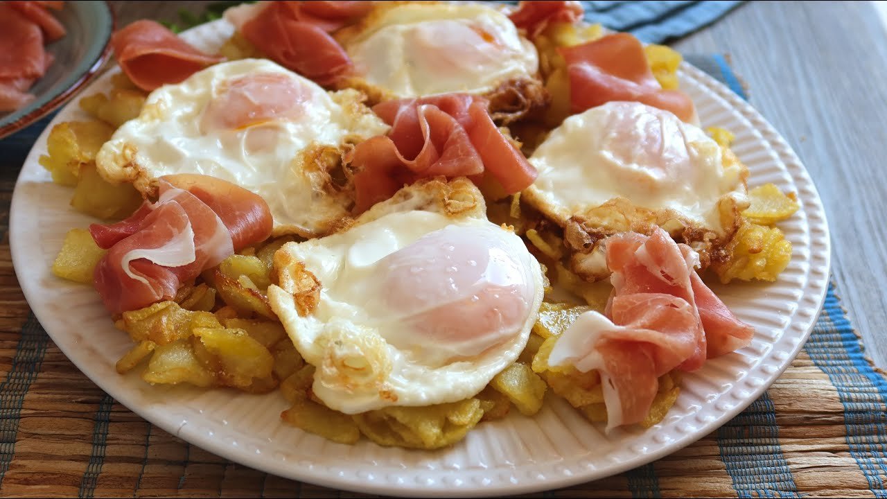 Huevos rotos con jamón