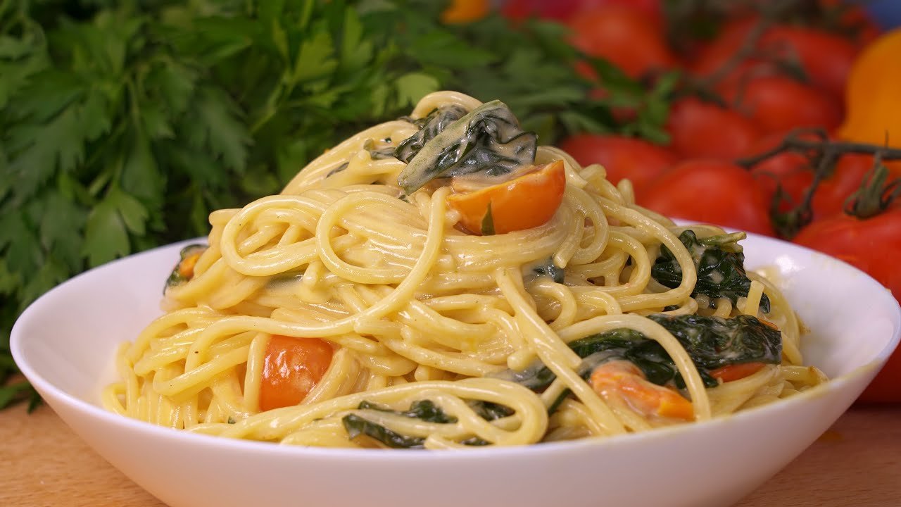 Langostinos salteados con tomate y albahaca