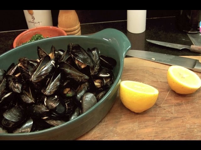 Mejillones con limón y alcaparras