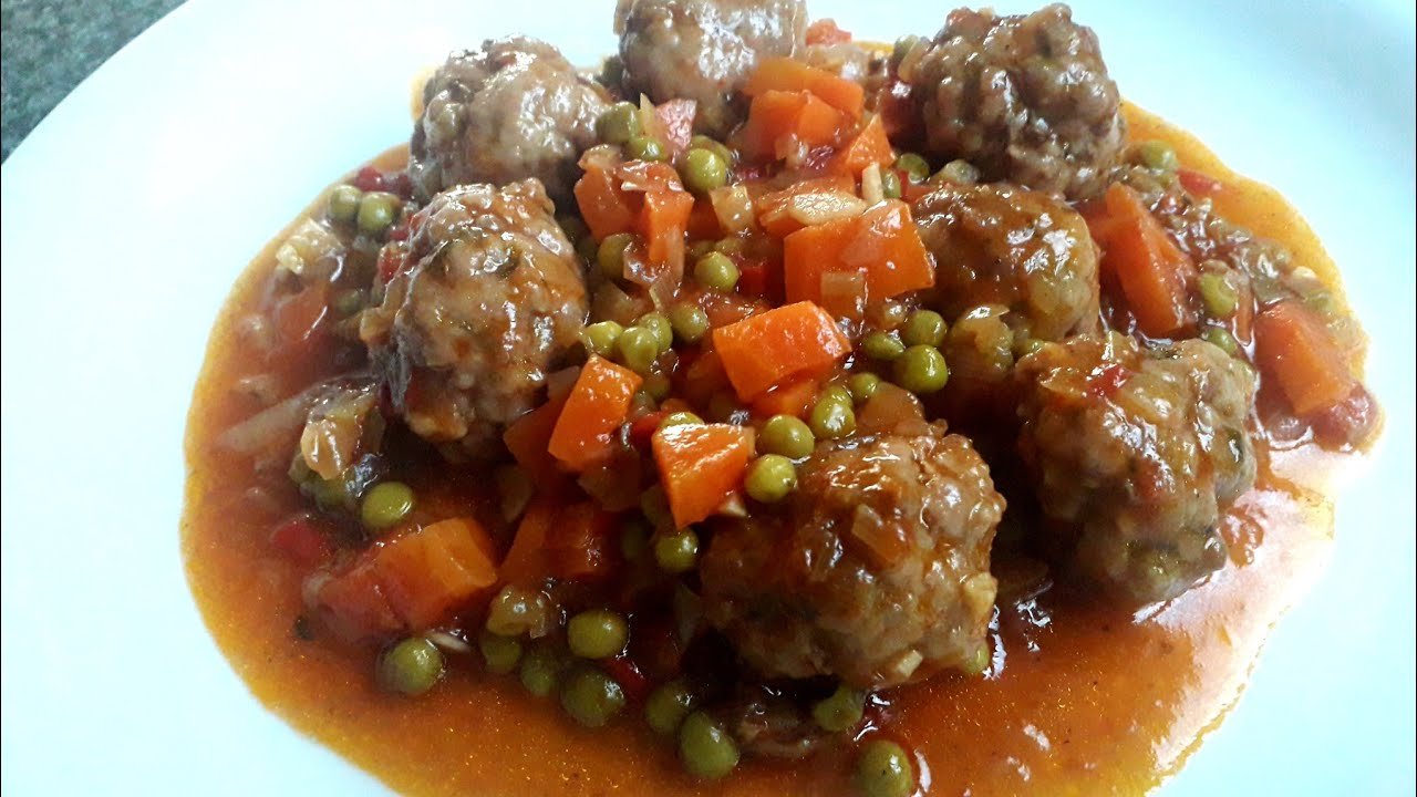 Receta de Albóndigas en salsa jardinera