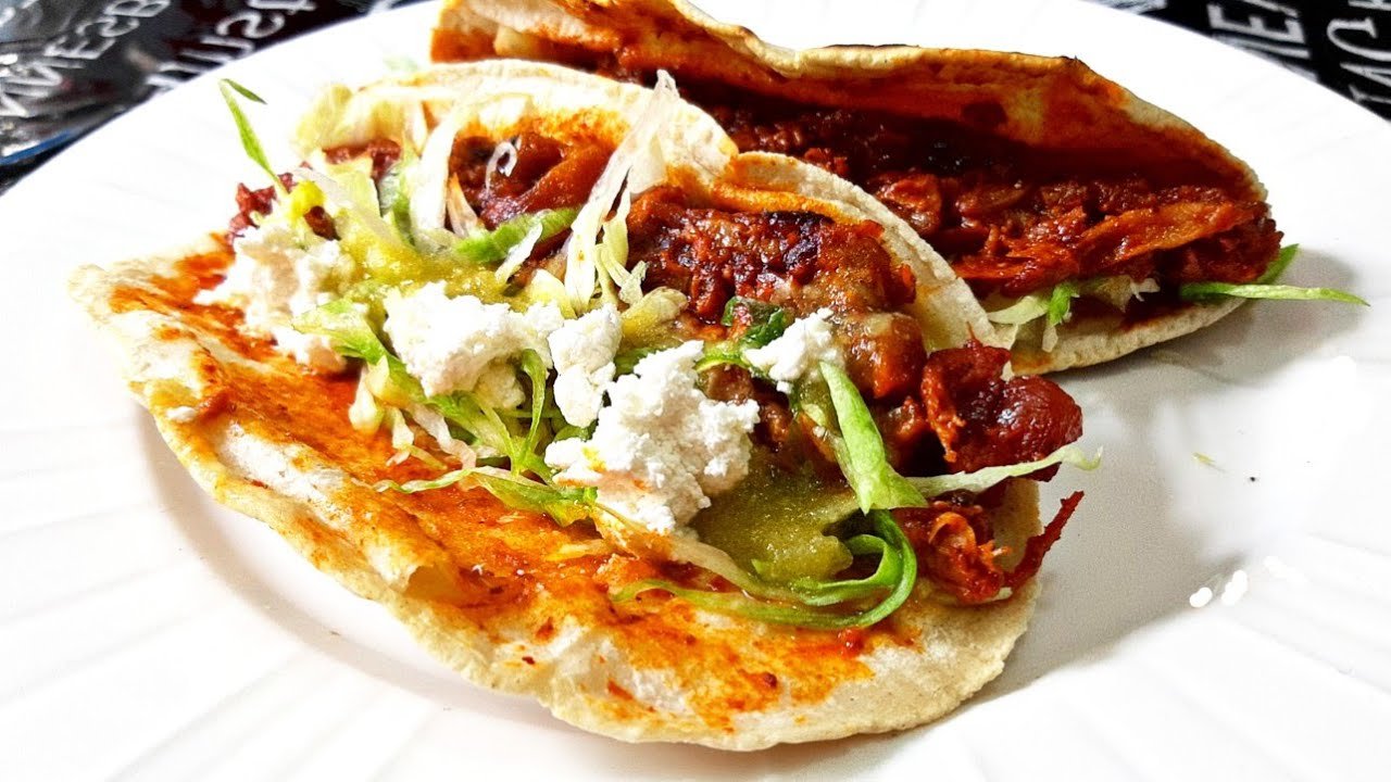 Receta de Chicharrón prensado en salsa de chile guajillo