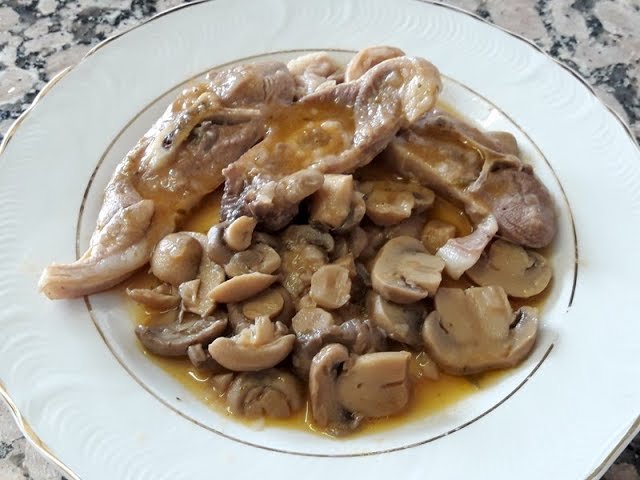 Receta de Cordero guisado con champiñones