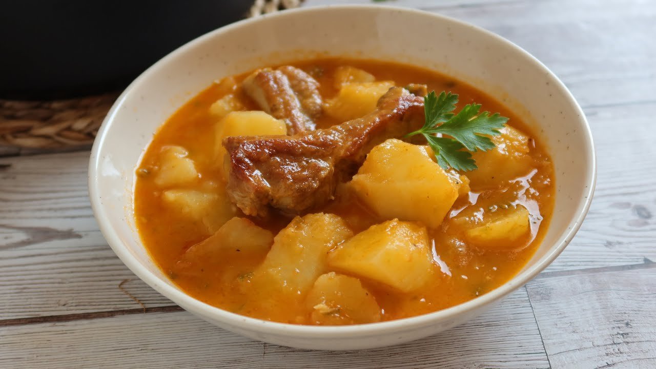 Receta de Costillas de res con patatas fritas