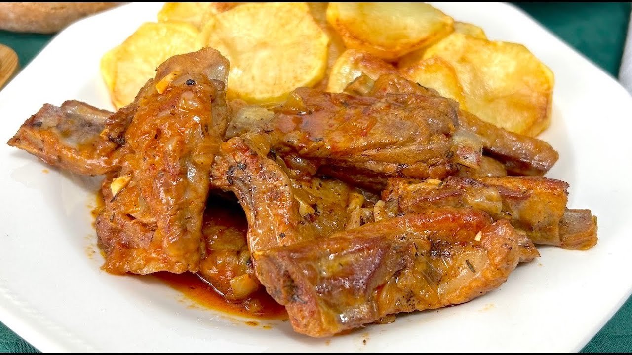 Receta de Costillas en salsa con patatas fritas