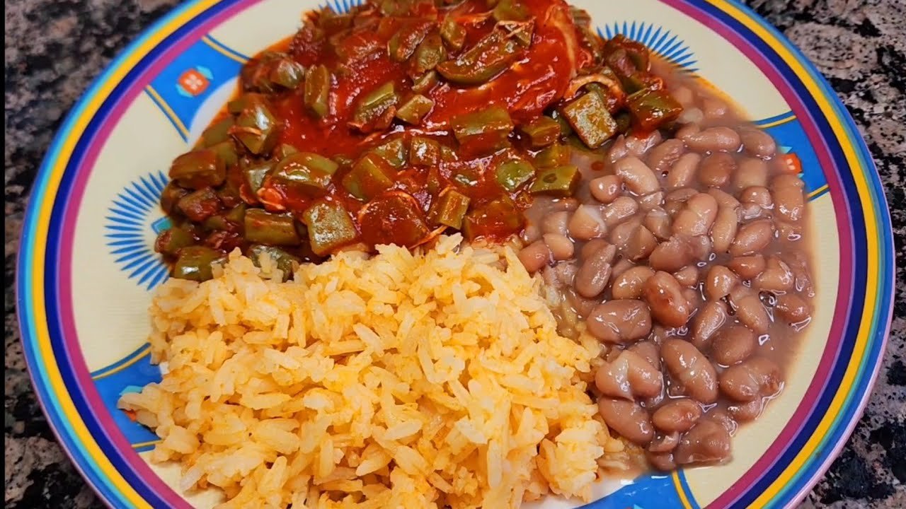 Receta de Pollo en chile guajillo con nopales