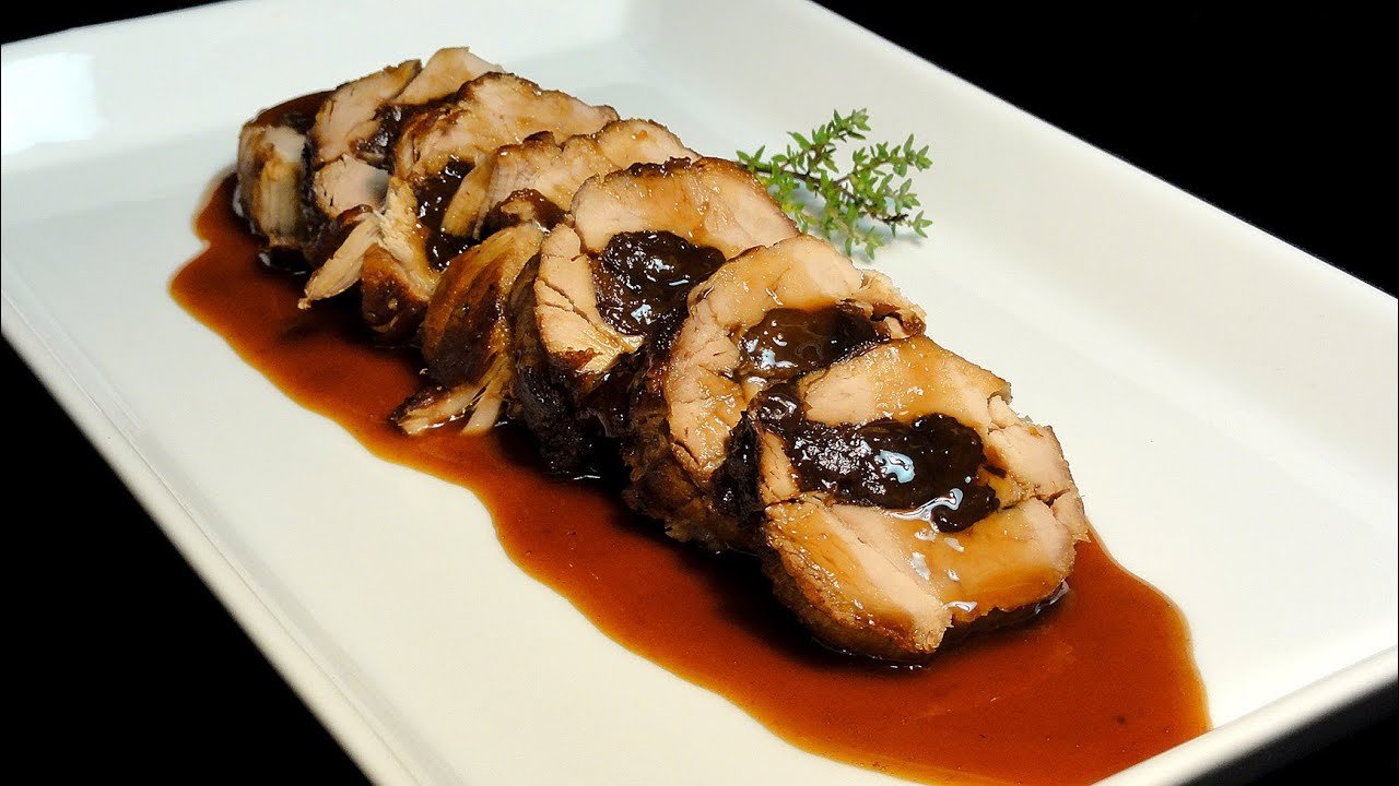 Receta de Solomillo de cerdo al horno con manzana y ciruelas