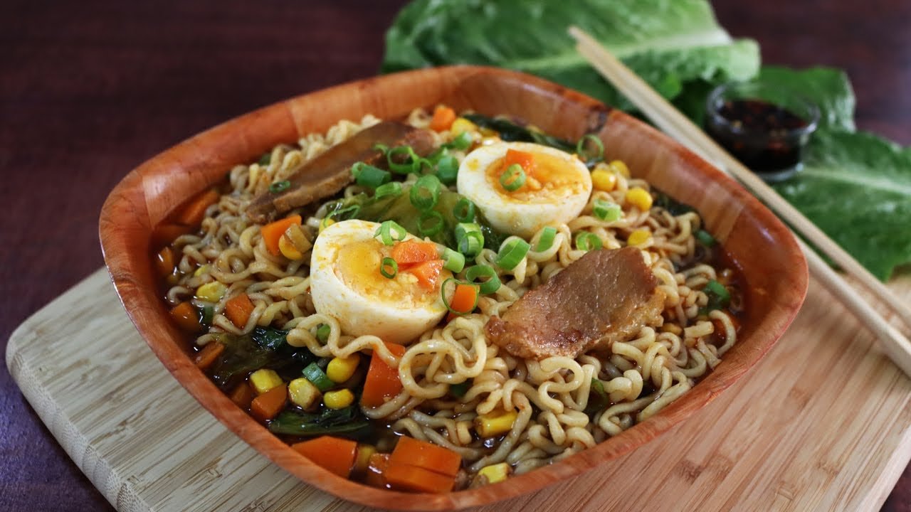 Sopa de fideos ramen con kimchi